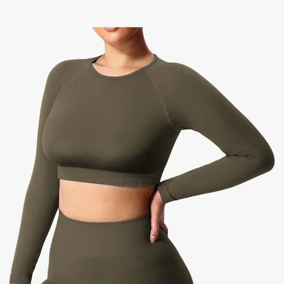 New! Women’s Sexy Cropped Workout Top! - Picture 2 of 5